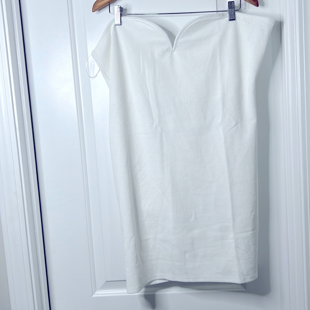 White strapless dress